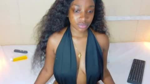 Snapshot of shamira_moore chatting on October 8, 8:15 pm Catalina online show from October 8, 8:15 pm