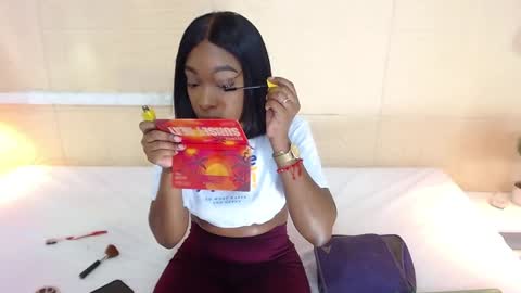 Snapshot of shamira_moore chatting on December 19, 8:44 pm Catalina online show from December 19, 8:44 pm