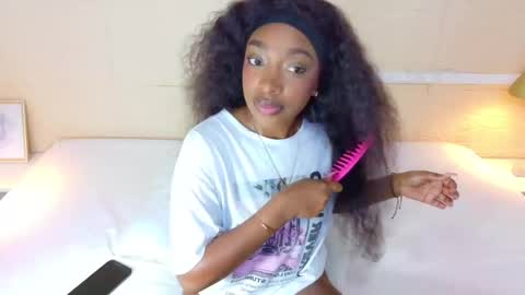 Snapshot of shamira_moore chatting on October 9, 8:25 pm Catalina online show from October 9, 8:25 pm