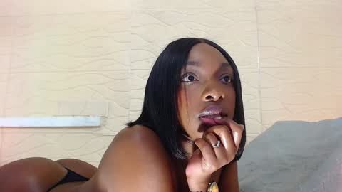 Snapshot of shamira_moore chatting on December 13, 9:30 pm Catalina online show from December 13, 9:30 pm