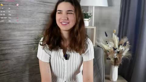 Snapshot of shapasser chatting on October 18, 1:54 am Ivy online show from October 18, 1:54 am
