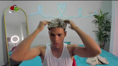 shark_boy21 online show from December 16, 3:46 am