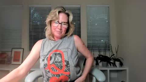 Sharkgirl online show from December 20, 11:37 pm