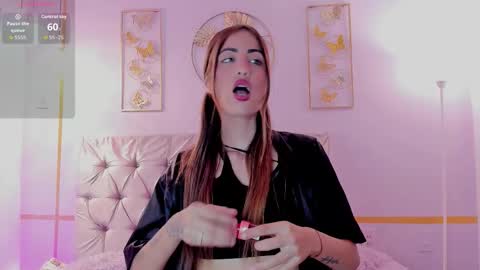 sharktitiare_ online show from March 3, 12:01 pm