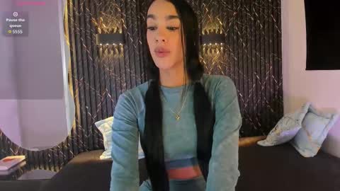 SHARON TAYLOR online show from October 28, 9:05 pm