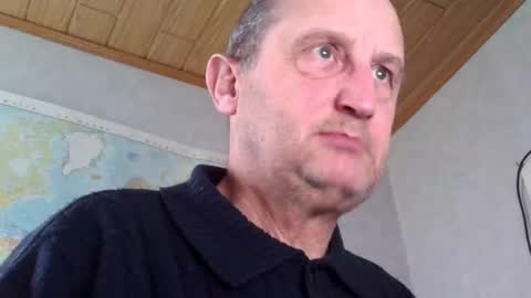 Snapshot of sharpshoder chatting on December 6, 11:28 am Peter online show from December 6, 11:28 am