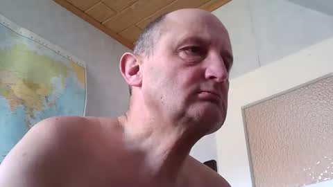 Snapshot of sharpshoder chatting on February 22, 10:51 am Peter online show from February 22, 10:51 am