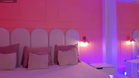 Shantall online show from May 24, 10:27 pm