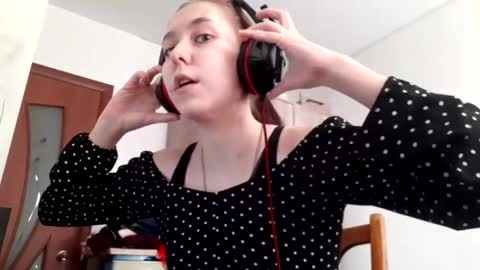 Annette online show from April 2, 6:54 am