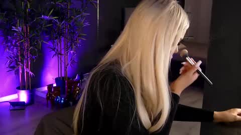 shayblonde online show from February 26, 8:15 pm