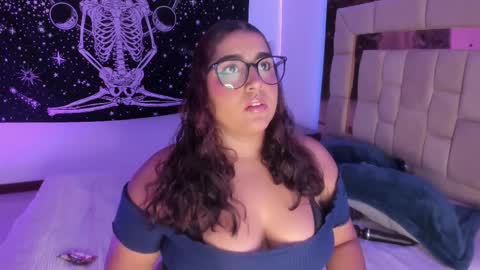 Heidy  online show from February 18, 12:48 am