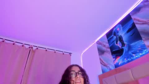 Heidy  online show from February 13, 5:48 am