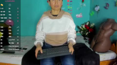 Shera Hade online show from April 4, 6:15 pm