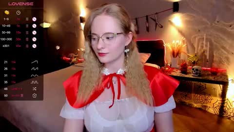Snapshot of sheslinki chatting on October 23, 8:49 am Hello guys my name is Aemilia online show from October 23, 8:49 am