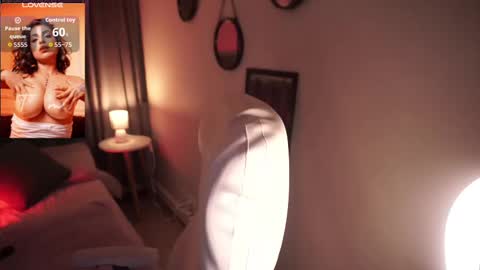 Snapshot of sheyla_hills_ chatting on September 18, 4:27 am Sheyla online show from September 18, 4:27 am