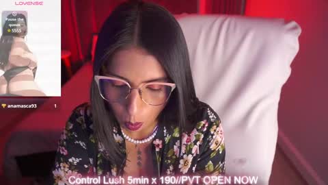 Snapshot of sheyla_hills_ chatting on February 27, 8:24 am Sheyla online show from February 27, 8:24 am