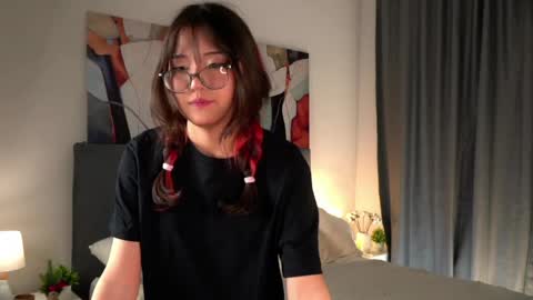 Naomi online show from April 3, 1:51 pm