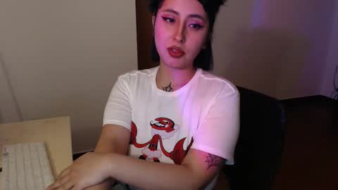 Shopie Hank  online show from January 17, 4:44 am