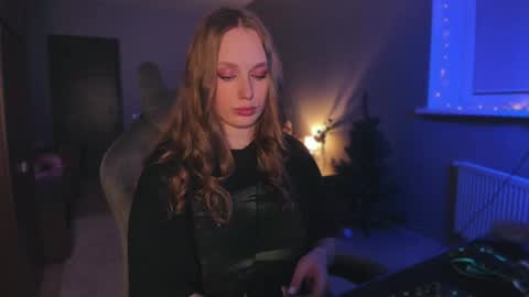 Snapshot of shorty_di chatting on December 15, 9:20 pm Diana online show from December 15, 9:20 pm