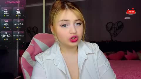 Molly online show from February 8, 11:45 pm