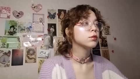 Snapshot of shy_kiss_twinkle_bloop chatting on October 2, 1:43 pm Milena online show from October 2, 1:43 pm