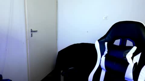 shy_nerd_babyy online show from July 28, 6:20 pm