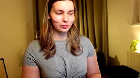 Snapshot of shy_nerd_babyy chatting on February 22, 4:40 am shy_nerd_babyy online show from February 22, 4:40 am