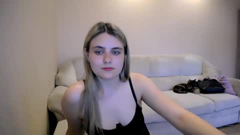 shy_sabrina_ online show from May 12, 4:16 pm
