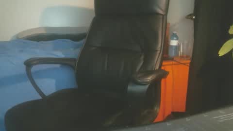 shyboyhugecum2020 online show from May 11, 3:02 am