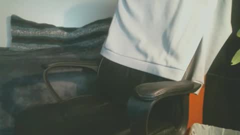 shyboyhugecum2020 online show from December 22, 4:30 am