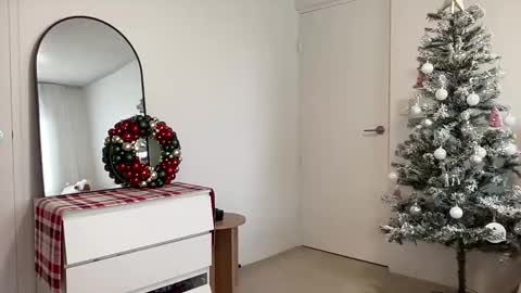 Snapshot of shysashy chatting on December 19, 7:51 am Sasha online show from December 19, 7:51 am