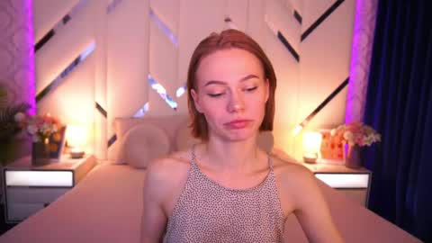 shyysiren online show from June 2, 7:10 am
