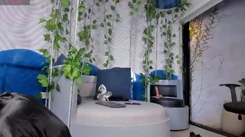 SinnaDark online show from July 2, 11:48 am