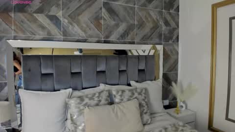    online show from November 9, 9:06 pm