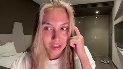 You fav Miss Si online show from February 14, 11:13 am