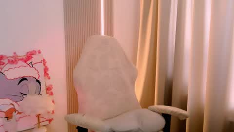 silk_ann online show from May 3, 10:54 am