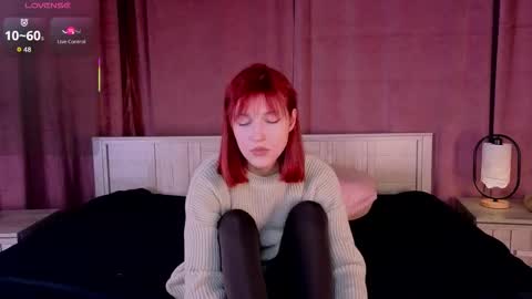 silly___woman online show from November 24, 5:11 pm