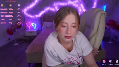 Snapshot of silverrmoon chatting on February 19, 2:12 am  Kristina Kris  online show from February 19, 2:12 am