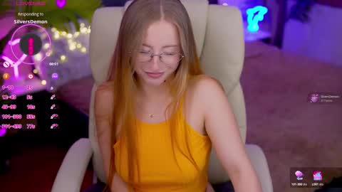 Snapshot of silverrmoon chatting on October 6, 8:37 pm  Kristina Kris  online show from October 6, 8:37 pm