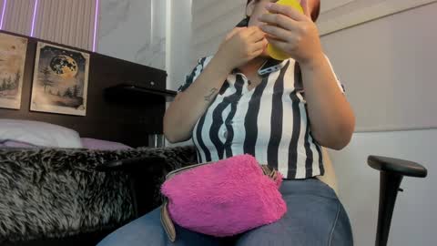 Snapshot of silviarichie_jade chatting on January 21, 2:26 pm silvia online show from January 21, 2:26 pm