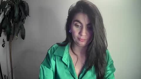 Snapshot of silviecollins chatting on December 29, 5:42 am Silvie online show from December 29, 5:42 am