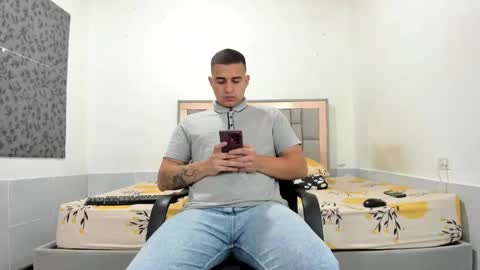 SIMON KELER online show from April 21, 1:42 am