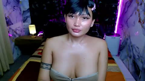 hi im thalia  nice to meet you  please give me thumbs up 3 online show from June 19, 2:28 am