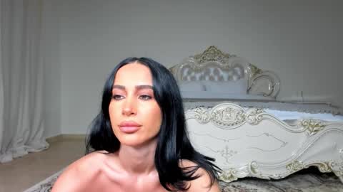 C online show from November 12, 9:39 pm