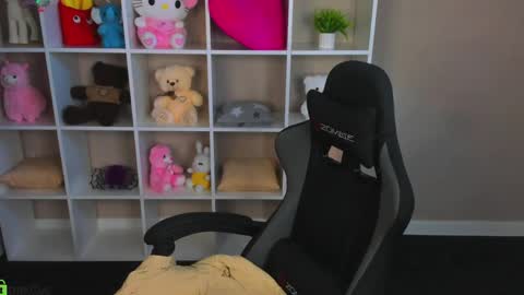 Hi my name is Cindy Id love to see you on my stream. My schedule for the week 2 GMT 3am-9am  MoTuFrSaSu online show from June 2, 12:45 am