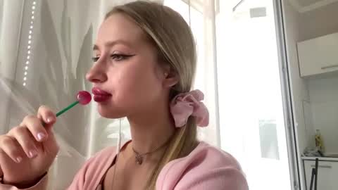 AnyiLatte online show from August 1, 9:11 am