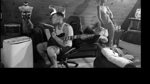 Dustbunnyfoofoo online show from September 10, 9:49 pm