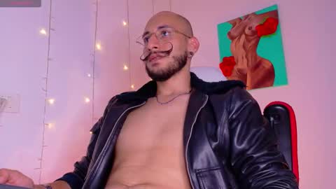 William independent models online show from October 29, 7:25 pm