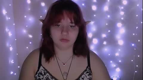 Snapshot of siren_dahlia_ chatting on October 20, 6:51 am Mina online show from October 20, 6:51 am