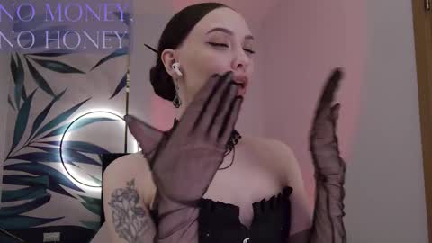 Goddess Sirena online show from March 4, 8:50 pm